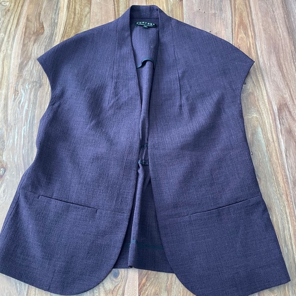 Versatile Comrags Burgundy vest - Picture 1 of 9